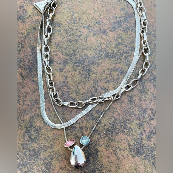 NWT GUESS SILVER TONE MULTI COLOR LAYERING NECKLACE - Picture 3 of 4